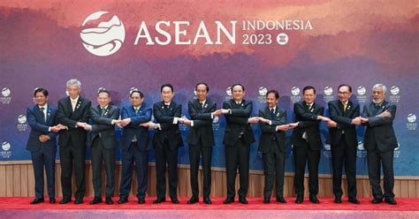  2014년 동남아시아 경제체회의 (ASEAN) 의 정상 회의에서 필리핀의 사회적 격차와 지속 가능한 성장에 대한 논쟁